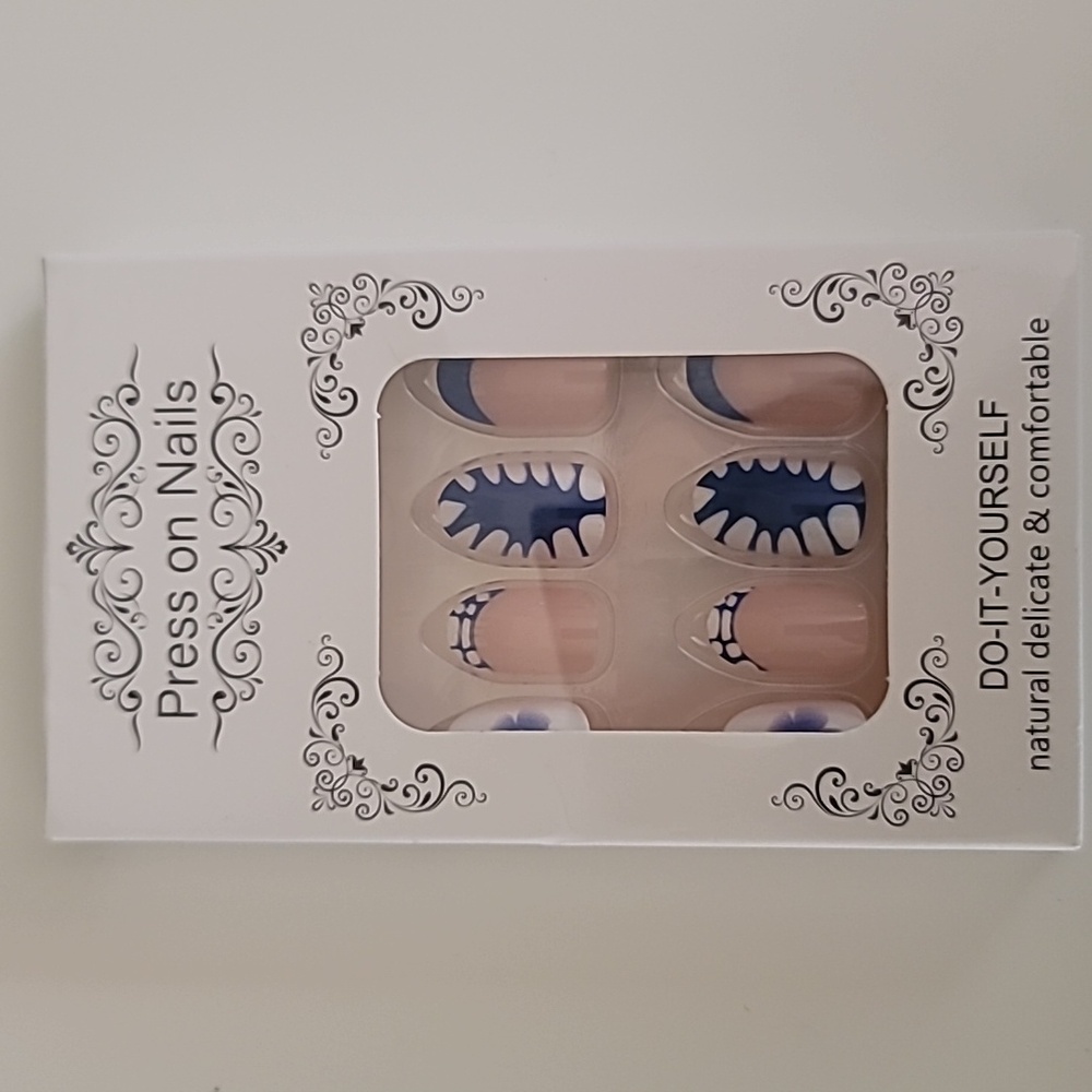 Press On Nails Do-It-Yourself Blue & White Design Natural Delicate & Comfortable